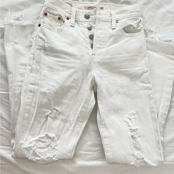 Levi’s Wedgie Straight Jeans, distressed white (Color: Cloud Bank). Size 23 - Picture 6 of 12